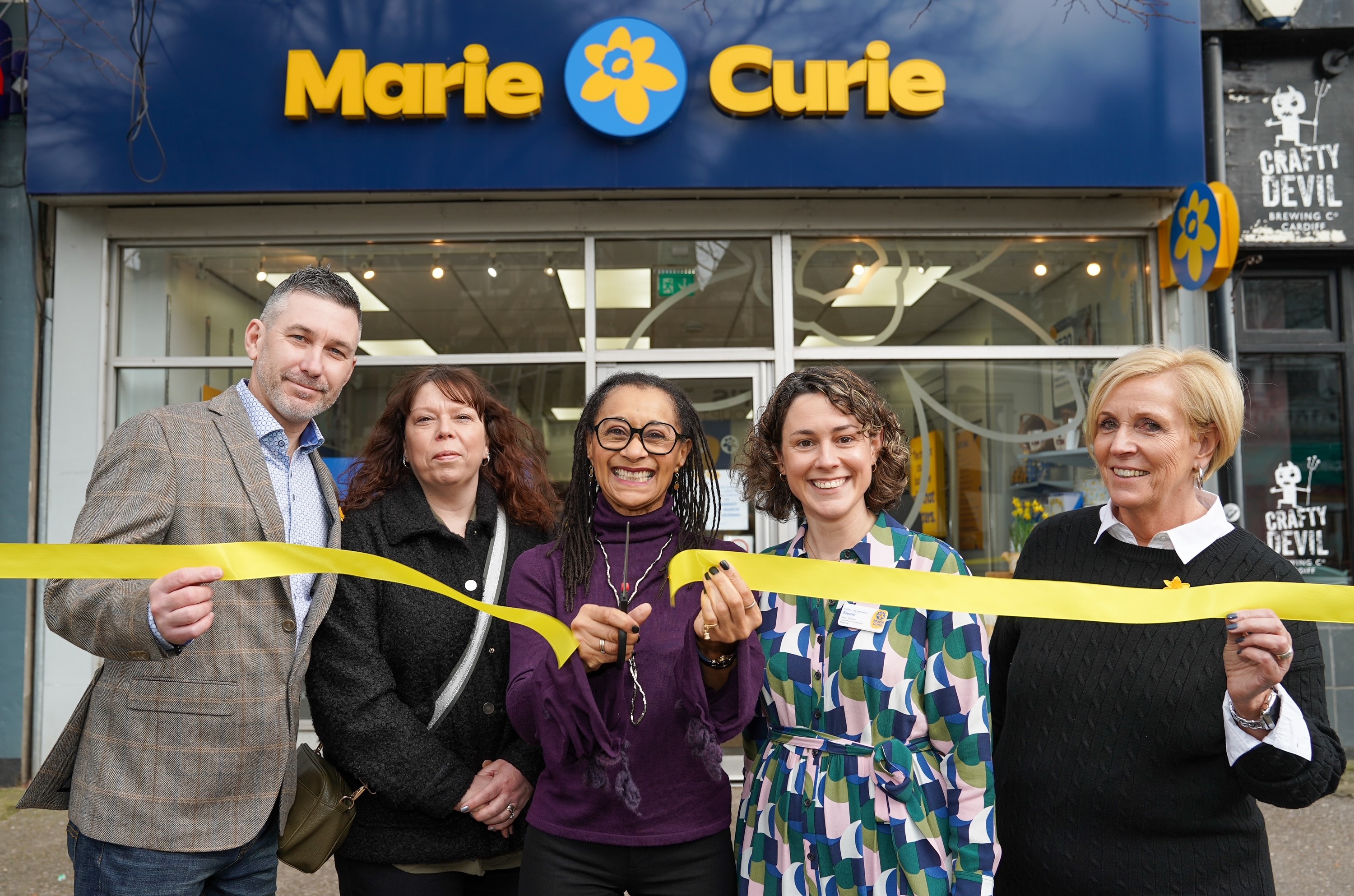 Welsh actor Suzanne Packer opens Marie Curie ‘Gift that Matters’ shop